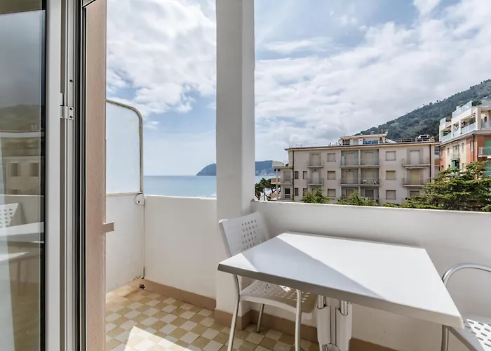 Hotiday Collection - Mediterranee 4* Алассио