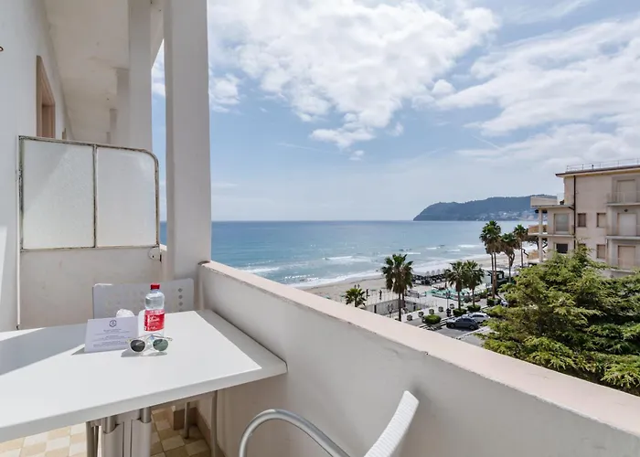 Hotiday Collection - Mediterranee 4* Алассио